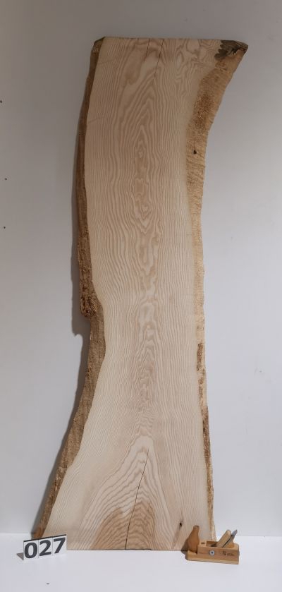 Holz aus heimischer Esche für eine Sitzbank