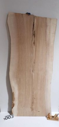 Tischplatte Esche mit natürlicher Baumkante – Oberseite