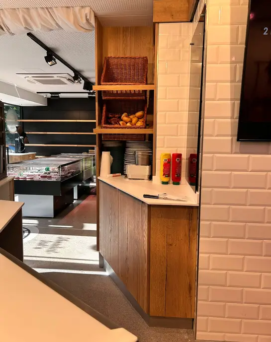 Anrichte für die Heiße Theke massgefertigt