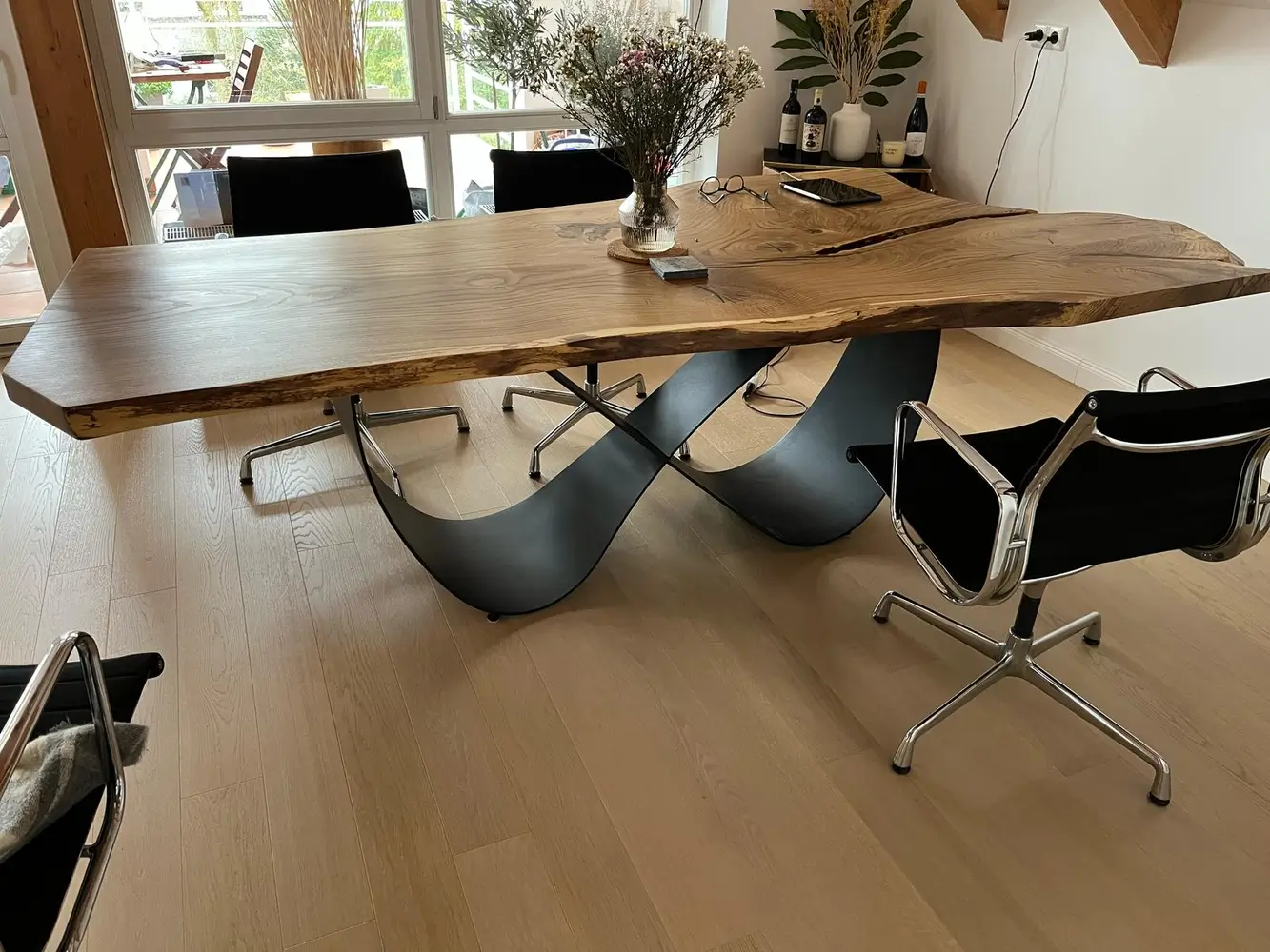 Baumkantentisch für Besprechungen