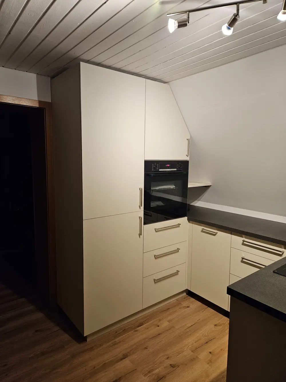 Küche angepasst an Dachschräge